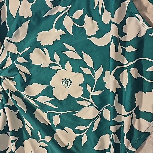 Pretty suit - Picture 2 of 2